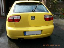 Cupra hinten halb sauber